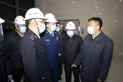 杜小剛“四不兩直”督查文明城市建設、安全生產和環(huán)保工作